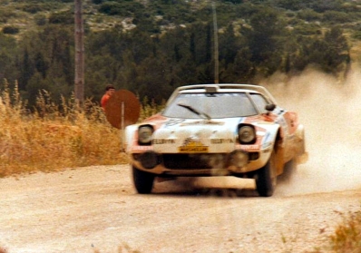 Tassos Livieratos "Siroco" - Emmanouel (Manólis)
27º Acropolis Rally 1980. Lancia Stratos HF. Clasificado 9º.

Del 26 al 29 de Mayo, Atenas, Grecia.
Superficie: tierra.

El Rally tenia un total de 2743.86 km de los que 964 km divididos en 56 tramos eran especiales, (una de ellas fue cancelada SS55 Railway de 9,20 Km).

Se inscribieron 154 equipos, tomaron la salida 148, finalizaron 37.@
Palabras clave: Lancia;Stratos;Acropolis;Grecia;1980