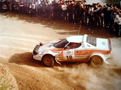 Tassos Livieratos "Siroco" - Emmanouel (Manólis)
27º Acropolis Rally 1980. Lancia Stratos HF. Clasificado 9º.

Del 26 al 29 de Mayo, Atenas, Grecia.
Superficie: tierra.

El Rally tenia un total de 2743.86 km de los que 964 km divididos en 56 tramos eran especiales, (una de ellas fue cancelada SS55 Railway de 9,20 Km).

Se inscribieron 154 equipos, tomaron la salida 148, finalizaron 37.@
Palabras clave: Lancia;Stratos;Acropolis;Grecia;1980