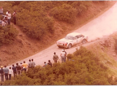 Timo Mäkinen - Jean Todt
27º Acropolis Rally 1980. Peugeot 504 Coupé V6 (8120 RR 25). Clasificado 10º.
Automobiles Peugeot

Del 26 al 29 de Mayo, Atenas, Grecia.
Superficie: tierra.

El Rally tenia un total de 2743.86 km de los que 964 km divididos en 56 tramos eran especiales, (una de ellas fue cancelada SS55 Railway de 9,20 Km).

Se inscribieron 154 equipos, tomaron la salida 148, finalizaron 37.@
Palabras clave: Peugeot;Coupe;Acropolis;Grecia;1980