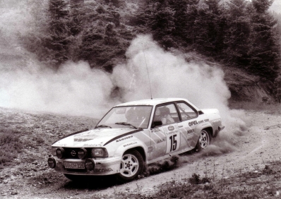 Klaus-Joachim (Jochi) Kleint - Gunter Wanger
27º Acropolis Rally 1980. Opel Ascona 400 (GG-CH 226). Clasificado 11º.

Del 26 al 29 de Mayo, Atenas, Grecia.
Superficie: tierra.

El Rally tenia un total de 2743.86 km de los que 964 km divididos en 56 tramos eran especiales, (una de ellas fue cancelada SS55 Railway de 9,20 Km).

Se inscribieron 154 equipos, tomaron la salida 148, finalizaron 37.@
Palabras clave: Jochi_Kleint;Opel;Ascona;Acropolis;Grecia;1980