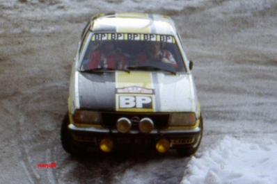 Jean-Louis Clarr - Jean-François Fauchille
48º Rallye Automobile de Monte-Carlo 1980. Opel Ascona. Clasificado 13º.
El Rally tenia un total de 3865 km de los que 601 km divididos en 33 tramos, eran especiales. (3 de ellas fueron canceladas SS17 Pont du Fosse - Romette de 21 Km, SS32 Pont des Miolans - St Auban 2 de 24 Km y SS33 Roquesteron - Boyon 3 de 18 Km)
Se inscribieron 255 equipos, tomaron la salida 237, finalizaron 126.@
Palabras clave: ;Montecarlo;Opel;Ascona;1980;nieve