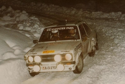 Nicolas Koob - Win Jacoby
48º Rallye Automobile de Monte-Carlo 1980. Ford Escort RS 1800 MKII (BT 272). Clasificado 21º.

Del 19 al 25 de Enero, Monte-Carlo.
Superficie: asfalto - nieve.

El Rally tenia un total de 3063.30 km de los que 695.30 km divididos en 33 tramos eran especiales (4 de ellas fueron canceladas SS17 Pont du Fosse - Romette de 21 Km, SS20 Col du Corobin de 15 Km, SS32 Pont des Miolans - St Auban 2 de 24 Km y SS33 Roquesteron - Boyon 3 de 18 Km).

Se inscribieron 255 equipos, tomaron la salida 237, finalizaron 88.@
Palabras clave: Ford;Escort;MKII;Montecarlo;1980;nieve;MKII