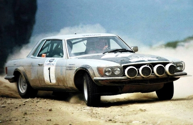 Bjorn Waldegard - Hans Thorszelius
27º Acropolis Rally 1980. Mercedes-Benz 450 SLC 5.0 (S-DY 6608). Abandonó por la junta de culata en SS48 New Leondarion de 13.90 km.
Daimler-Benz

Del 26 al 29 de Mayo, Atenas, Grecia.
Superficie: tierra.

El Rally tenia un total de 2743.86 km de los que 964 km divididos en 56 tramos eran especiales, (una de ellas fue cancelada SS55 Railway de 9,20 Km).

Se inscribieron 154 equipos, tomaron la salida 148, finalizaron 37.@
Palabras clave: Acropolis;Grecia;Mercedes;Benz;SLC;1980;Meteora