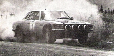 Bjorn Waldegard - Hans Thorszelius
27º Acropolis Rally 1980. Mercedes-Benz 450 SLC 5.0 (S-DY 6608). Abandonó por la junta de culata en SS48 New Leondarion de 13.90 km.
Daimler-Benz

Del 26 al 29 de Mayo, Atenas, Grecia.
Superficie: tierra.

El Rally tenia un total de 2743.86 km de los que 964 km divididos en 56 tramos eran especiales, (una de ellas fue cancelada SS55 Railway de 9,20 Km).

Se inscribieron 154 equipos, tomaron la salida 148, finalizaron 37.@
Palabras clave: Acropolis;Grecia;Mercedes;Benz;SLC;1980