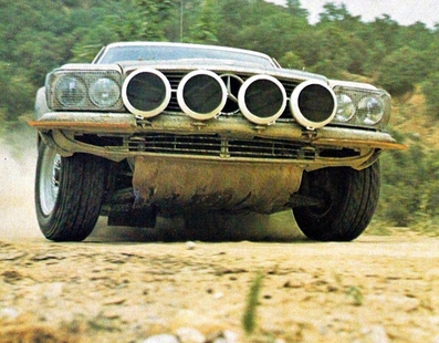 Bjorn Waldegard - Hans Thorszelius
27º Acropolis Rally 1980. Mercedes-Benz 450 SLC 5.0 (S-DY 6608). Abandonó por la junta de culata en SS48 New Leondarion de 13.90 km.
Daimler-Benz

Del 26 al 29 de Mayo, Atenas, Grecia.
Superficie: tierra.

El Rally tenia un total de 2743.86 km de los que 964 km divididos en 56 tramos eran especiales, (una de ellas fue cancelada SS55 Railway de 9,20 Km).

Se inscribieron 154 equipos, tomaron la salida 148, finalizaron 37.@
Palabras clave: Acropolis;Grecia;Mercedes;Benz;SLC;1980