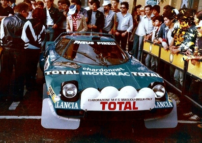 Bernard Darniche - Alain Mahé
27º Acropolis Rally 1980. Lancia Stratos HF (TO N14329). Abandonó por la dirección del coche en SS14 Aliakamon Lake de 15,20 Km.

Del 26 al 29 de Mayo, Atenas, Grecia.
Superficie: tierra.

El Rally tenia un total de 2743.86 km de los que 964 km divididos en 56 tramos eran especiales, (una de ellas fue cancelada SS55 Railway de 9,20 Km).

Se inscribieron 154 equipos, tomaron la salida 148, finalizaron 37.@
Palabras clave: ;Grecia;Acropolis;Lancia;Stratos;1980