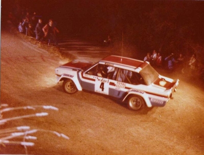 Michèle Mouton - Françoise Conconi
23º Critérium des Cévennes 1980. Fiat 131 Abarth.
Dominaba la prueba desde el primer tramo hasta el cuarto, teniendo que abandonar por rotura de dirección.

Del 22 al 23 de Noviembre, Montpellier.
Superficie: asfalto.

La prueba tenía un total de 716.00 km de los que 417.00 km divididos en 15 tramos eran especiales.

Tomaron la salida 276 equipos, finalizaron 116.
@
Palabras clave: Michele_Mouton;Criterium_Cevennes;Fiat;Abarth;1980