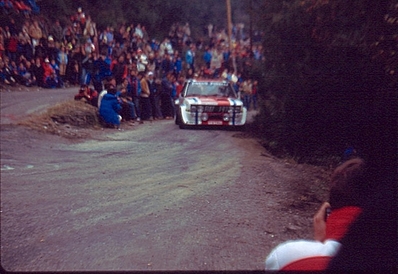 Michèle Mouton - Françoise Conconi
23º Critérium des Cévennes 1980. Fiat 131 Abarth.
Dominaba la prueba desde el primer tramo hasta el cuarto, teniendo que abandonar por rotura de dirección.

Del 22 al 23 de Noviembre, Montpellier.
Superficie: asfalto.

La prueba tenía un total de 716.00 km de los que 417.00 km divididos en 15 tramos eran especiales.

Tomaron la salida 276 equipos, finalizaron 116.
@
Palabras clave: Michele_Mouton;Criterium_Cevennes;Fiat;Abarth;1980
