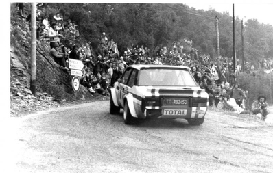 Michèle Mouton - Françoise Conconi
23º Critérium des Cévennes 1980. Fiat 131 Abarth.
Dominaba la prueba desde el primer tramo hasta el cuarto, teniendo que abandonar por rotura de dirección.

Del 22 al 23 de Noviembre, Montpellier.
Superficie: asfalto.

La prueba tenía un total de 716.00 km de los que 417.00 km divididos en 15 tramos eran especiales.

Tomaron la salida 276 equipos, finalizaron 116.
@
Palabras clave: Michele_Mouton;Criterium_Cevennes;Fiat;Abarth;1980
