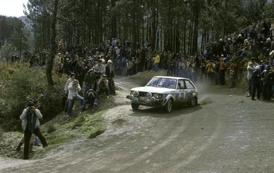 Henri Toivonen - Antero Lindqvist
14º Rallye de Portugal - Vinho do Porto 1980. Talbot Sunbeam Lotus (KKV 444V). Abandonó por eje trasero en SS25 Cabreira de 26,50 Km.

Del 4 al 9 de Marzo, Estoril, Portugal.
Superficie: asfalto - tierra.

El Rally tenia un total de 2641.4 km de los que 673.50 km divididos en 47 tramos eran especiales.

Tomaron la salida 101 equipos, finalizaron 16.@
Palabras clave: Henri_Toivonen;Talbot;Sunbeam;Lotus;Portugal;1980