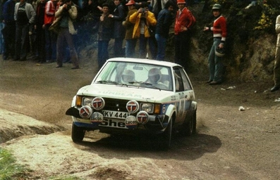Henri Toivonen - Antero Lindqvist
14º Rallye de Portugal - Vinho do Porto 1980. Talbot Sunbeam Lotus (KKV 444V). Abandonó por eje trasero en SS25 Cabreira de 26,50 Km.

Del 4 al 9 de Marzo, Estoril, Portugal.
Superficie: asfalto - tierra.

El Rally tenia un total de 2641.4 km de los que 673.50 km divididos en 47 tramos eran especiales.

Tomaron la salida 101 equipos, finalizaron 16.@
Palabras clave: Henri_Toivonen;Talbot;Sunbeam;Lotus;Portugal;1980