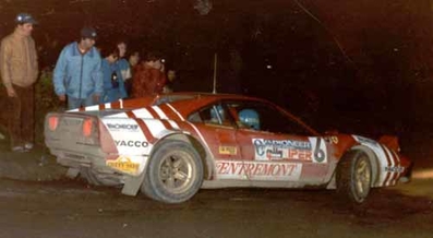 Jean-Claude Andruet  - Denise Emmanuelli
11º Rally 4 Regioni 1981. Ferrari 308 GTB (1762 JY 92) . Clasificado 1º.

Del 14 al 16 de Mayo, Salice Terme, Pàvia, Italia.
Superficie: asfalto.

Tomaron la salida 92 equipos, finalizaron 47.

(Photo M&R)
@
Palabras clave: ;Ferrari;GTB;Regioni;1981