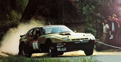 Walter Röhrl - Christian Geistdörfer
9º Int. ADAC-Metz Rallye 1981. Porsche 924 Carrera GTS (S EK 8747). Clasificado 2º.

Del 15 al 17 de Mayo, Stein, Baviera, Nuremberg, Alemania.
Superficie: asfalto.

El Rally tenia un total de 650.00 km de los que los 280.00 km de la 1ª etapa estaban divididos en 10 tramos especiales.
Desconocemos los km especiales de la 2ª etapa en la que habían 11 tramos mas, lo que sumados a los 10 de la 1ª etapa hacían un total de 21 tramos especiales.

Tomaron la salida 152 equipos, finalizaron 76.@
Palabras clave: Walter_Röhrl;Porsche;Carrera;Metz;ADAC;1981