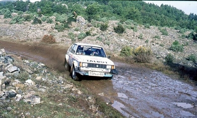 Henri Toivonen - Fred Gallagher
23º Rallye Sanremo 1981. Talbot Sunbeam Lotus (NVC 777W). Clasificado 2º.
Talbot Sport

Del 5 al 10 de Octubre, Sanremo, Imperia, Liguria, Italia.
Superficie: asfalto - tierra.

El Rally tenia un total de 2792.00 km de los que 751.06 km divididos en 61 tramos eran especiales, (2 de ellas fueron canceladas SS51 Upega de 12.35 km y SS56 San Romolo de 34.95 km).

Tomaron la salida 63 equipos, finalizaron 27.

By Belcari
@
Palabras clave: Henri_Toivonen;Talbot;Sunbeam;Lotus;Sanremo;1981