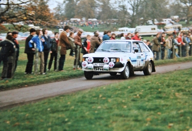 Stig Blomqvist - Björn Cederberg
30º Lombard RAC Rally 1981. Talbot Sunbeam Lotus (LAC 999V). Clasificado 3º.

Del 22 al 24 de Noviembre, Chester, Cheshire, Inglaterra.
Superficie: asfalto - tierra.

El Rally tenia un total de 2720 km de los que 722 km divididos en 65 tramos eran especiales.

Se inscribieron 154 equipos, tomaron la salida 151, finalizaron 54.@
Palabras clave: Stig_Blomqvist;Talbot;Lotus;Sunbeam;Gran_Bretaña;RAC_Rally;1981