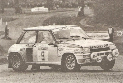 Jean Ragnotti - Martin Holmes
30º Lombard RAC Rally 1981. Renault 5 Turbo (440 VB 91). Clasificado 5º.

Del 22 al 24 de Noviembre, Chester, Cheshire, Inglaterra.
Superficie: asfalto - tierra.

El Rally tenia un total de 2720.00 km de los que 722.00 km divididos en 65 tramos eran especiales.

Se inscribieron 154 equipos, tomaron la salida 151, finalizaron 54.@
Palabras clave: ;Renault;Turbo;Gran_Bretaña;RAC_Rally;1981
