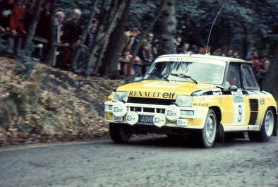 Jean Ragnotti - Martin Holmes
30º Lombard RAC Rally 1981. Renault 5 Turbo (440 VB 91). Clasificado 5º.

Del 22 al 24 de Noviembre, Chester, Cheshire, Inglaterra.
Superficie: asfalto - tierra.

El Rally tenia un total de 2720.00 km de los que 722.00 km divididos en 65 tramos eran especiales.

Se inscribieron 154 equipos, tomaron la salida 151, finalizaron 54.@
Palabras clave: ;Renault;Turbo;Gran_Bretaña;RAC_Rally;1981