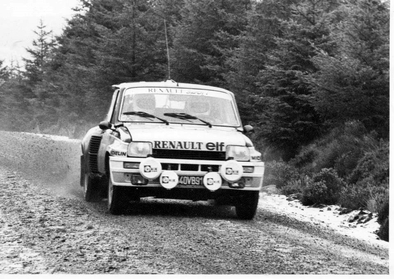 Jean Ragnotti - Martin Holmes
30º Lombard RAC Rally 1981. Renault 5 Turbo (440 VB 91). Clasificado 5º.

Del 22 al 24 de Noviembre, Chester, Cheshire, Inglaterra.
Superficie: asfalto - tierra.

El Rally tenia un total de 2720.00 km de los que 722.00 km divididos en 65 tramos eran especiales.

Se inscribieron 154 equipos, tomaron la salida 151, finalizaron 54.@
Palabras clave: ;Renault;Turbo;Gran_Bretaña;RAC_Rally;1981