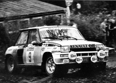 Jean Ragnotti - Martin Holmes
30º Lombard RAC Rally 1981. Renault 5 Turbo (440 VB 91). Clasificado 5º.

Del 22 al 24 de Noviembre, Chester, Cheshire, Inglaterra.
Superficie: asfalto - tierra.

El Rally tenia un total de 2720.00 km de los que 722.00 km divididos en 65 tramos eran especiales.

Se inscribieron 154 equipos, tomaron la salida 151, finalizaron 54.@
Palabras clave: ;Renault;Turbo;Gran_Bretaña;RAC_Rally;1981
