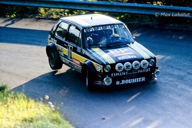 Jacques Panciatici - Patrick Thinnes
40º Tour France Automobile 1981. Volkswagen Golf GTi 1.6 (2347 RJ 02). Clasificado 6º.

Del 13 al 19 de Septiembre, Paris-Biarritz, Francia.
Superficie: asfalto.

La prueba tenía un total de 950.70 km cronometrados divididos en 3 etapas y 42 tramos especiales.

Tomaron la salida 80 equipos, finalizaron 33.

© Max Labatut
@
Palabras clave: Volkswagen;Golf;GTi;Tour_France_Automobile;Francia;1981