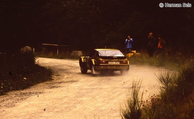 Walter Röhrl - Christian Geistdörfer
14º Int. AvD/STH Hunsrück Rallye 1981. Porsche 924 Carrera GTS (S EK 8747). Abandonó por accidente quedando 106º.

Del 31 de Julio al 1 de Agosto, en Idar Oberstein, Alemania.
Superficie: asfalto - tierra.

El Rally tenia un total de 1017.00 km de los que 566.88 km divididos en 28 tramos eran especiales.

Tomaron la salida 247 equipos, finalizaron 172.

© Herman Sels
@
Palabras clave: Walter_Röhrl;Porsche;Carrera;Hunsrück_Rallye;1981