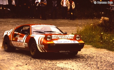 Jean-Claude Andruet - Denise Emmanuelli
14º Int. AvD/STH Hunsrück Rallye 1981. Ferrari 308 GTB (2948 JZ 92). Abandonó por accidente quedando 118º.

Del 31 de Julio al 1 de Agosto, en Idar Oberstein, Alemania.

Superficie: asfalto y grava con un total de 1017.00 km de los que 566.88 km divididos en 28 tramos eran especiales.

Tomaron la salida 247 equipos, finalizaron 172.

© Herman Sels
@
Palabras clave: ;Ferrari;GTB;Hunsruck_Rallye;1981