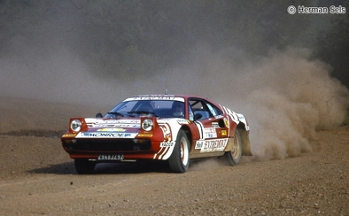Jean-Claude Andruet - Denise Emmanuelli
14º Int. AvD/STH Hunsrück Rallye 1981. Ferrari 308 GTB (2948 JZ 92). Abandonó por accidente quedando 118º.

Del 31 de Julio al 1 de Agosto, en Idar Oberstein, Alemania.

Superficie: asfalto y grava con un total de 1017.00 km de los que 566.88 km divididos en 28 tramos eran especiales.

Tomaron la salida 247 equipos, finalizaron 172.

© Herman Sels
@
Palabras clave: ;Ferrari;GTB;Hunsruck_Rallye;1981