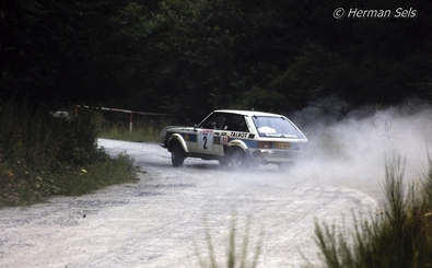Henri Toivonen - Fred Gallagher
14º Int. AvD/STH Hunsrück Rallye 1981. Talbot Sunbeam Lotus (KKV 444V). Abandonó por rotura palier.

Del 31 de Julio al 1 de Agosto, en Idar Oberstein, Alemania.
Superficie: asfalto - tierra.

El Rally tenia un total de 1017.00 km de los que 566.88 km divididos en 28 tramos eran especiales.

Tomaron la salida 247 equipos, finalizaron 172.

© Herman Sels
@
Palabras clave: Henri_Toivonen;Talbot;Lotus;Sunbeam;Hunsrück_Rallye;1981