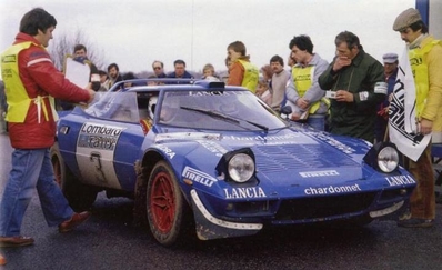 Markku Alén - Ilkka Kivimäki
30º Lombard RAC Rally 1981. Lancia Stratos HF (TO N14329). Abandonó por accidente en SS20 Kershope North.

Última aparición del Lancia Stratos en el Campeonato del Mundo de Rallys.

Del 22 al 24 de Noviembre, Chester, Cheshire, Inglaterra.
Superficie: asfalto - tierra.

El Rally tenia un total de 2720.00 km de los que 722.00 km divididos en 65 tramos eran especiales.

Se inscribieron 154 equipos, tomaron la salida 151, finalizaron 54.@
Palabras clave: Markku_Alen;Lancia;Stratos;Gran_Bretaña;1981;Parque_cerrado;RAC_Rally;Inglaterra