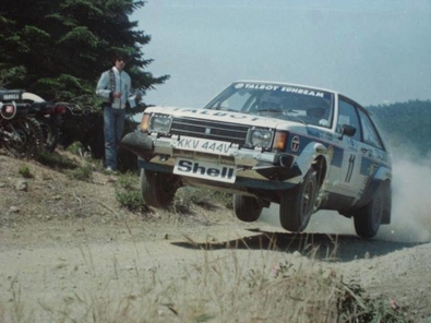 Henri Toivonen - Fred Gallagher
28º Acrópolis Rally 1981. Talbot Sunbeam Lotus (KKV 444V). Abandonó por la pérdida de los espárragos de la rueda en SS30 New Distomon 2 de 10 Km.

Del 1 al 4 de Junio, Atenas, Piraeus, Grecia.
Superficie: tierra.

El Rally tenia un total de 2506 km de los que 995.59 km divididos en 57 tramos eran especiales, (2 de ellas fueron canceladas SS4 New Prodromos de 33 Km y SS35 Mandra de 7.90 Km).

Tomaron la salida 133 equipos, finalizaron 22.@
Palabras clave: Henri_Toivonen;Talbot;Sunbeam;Lotus;Acropolis;Grecia;1981