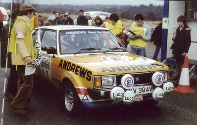 Russell Brookes - Mike Broad
30º Lombard RAC Rally 1981. Talbot Sunbeam Lotus (KKV 394V). Abandonó por accidente en SS6 Grizedale South.

Del 22 al 24 de Noviembre, Chester, Cheshire, Inglaterra.
Superficie: asfalto - tierra.

El Rally tenia un total de 2720.00 km de los que 722.00 km divididos en 65 tramos eran especiales.

Se inscribieron 154 equipos, tomaron la salida 151, finalizaron 54.@
Palabras clave: Talbot;Sunbeam;Lotus;Gran_Bretaña;1981;parque_cerrado;RAC_Rally