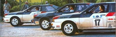 Equipo Audi Sport para el 28º Acròpolis Rally 1981
Los 3 Audi Quattro de:
#17 Franz Wittmann - Kurt Nestinger (IN-NJ 10)
Centro #20 Michèle Mouton - Fabrizia Pons (IN-NP 40)
Al final #8 Hannu Mikkola - Arne Hertz (IN-NU 81)
El Equipo Audi al completo fue excluido debido a un sistema que se basaba en que los faros, en los que solo estaba colocado el cristal, actuaban como una válvula, así contra mas velocidad, mas aire entraba y mas aspiraba el turbo.

Se retiraron alegando un problema técnico en sus coches, para no ser así­ descalificados del Mundial.
De ésta rodaron cabezas como la de Walter Tresser que fue sustituido por el gran Roland Gumpert.

Del 1 al 4 de Junio, Atenas - Piraeus, Grecia.
Superficie: tierra.

El Rally tenía un total de 2,504.60 km de los que 995.59 km divididos en 57 tramos eran especiales, (2 de ellos fueron cancelados, SS4 Neos Prodromos de 33.02 km y SS35 Mandra de 7.91 km).

Se inscribieron 133 equipos, tomaron la salida 133, finalizaron 22.@
Palabras clave: Audi;Quattro;Grupo_B;Acropolis;Grecia;1981