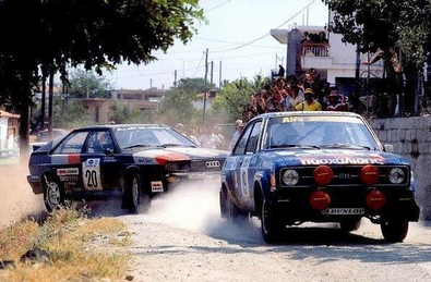 28º Acrópolis Rally 1981
#19 Ford Escort RS 2000 (ZN-6510) de Pavlos Moschoutis - Silef, clasificado 9º.

#20 Audi Quattro (IN-NP 40) de Michèle Mouton - Fabrizia Pons.

Excluida por un sistema que se basaba en que los faros dobles que llevaban los Audi, en uno de ellos, sacaron el vidrio y colocaron una rejilla, así contra mas velocidad, mas aire entraba y mas aspiraba el turbo.

Se retiraron alegando un problema técnico en sus coches, para no ser así­ descalificados del Mundial.
De ésta rodaron cabezas como la de Walter Tresser que fue sustituido por el gran Roland Gumpert.

Del 1 al 4 de Junio, Atenas - Piraeus, Grecia.
Superficie: tierra.

El Rally tenía un total de 2,504.60 km de los que 995.59 km divididos en 57 tramos eran especiales, (2 de ellos fueron cancelados, SS4 Neos Prodromos de 33.02 km y SS35 Mandra de 7.91 km).

Se inscribieron 133 equipos, tomaron la salida 133, finalizaron 22.
@
Palabras clave: Michele_Mouton;Audi;Quattro;Grupo_B;Acropolis;Grecia;1981;Ford;Escort;RS