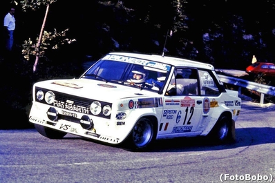 Adartico Vudafieri - Arnaldo Bernacchini
23º Rallye Sanremo 1981. Fiat 131 Abarth. Abandonó por accidente en SS26 Talbot 1.

Del 5 al 10 de Octubre, Sanremo, Italia.
Superficie: asfalto - tierra.

El Rally tenia un total de 2847.00 km de los que 751.06 km divididos en 61 tramos eran especiales, (2 de ellas fueron canceladas SS51 Upega de 12.35 km y SS56 San Romolo de 34.95 km).

Tomaron la salida 63 equipos, finalizaron 27.

© Alberto Anam
@@
Palabras clave: ;Fiat;Abarth;Sanremo;1981