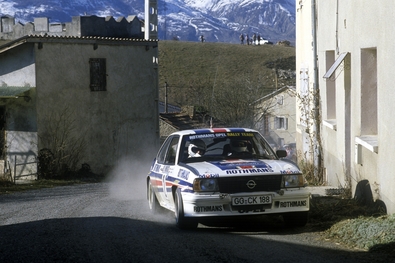 Walter Röhrl - Christian Geistdörfer
50º Rallye Automobile de Monte-Carlo 1982. Opel Ascona 400 (GG-CK 188). Clasificado 1º.
Rothmans Opel Rally Team

Del 16 al 22 de Enero, Monte Carlo.
Superficie: asfalto - nieve.

El Rally tenia un total de 4082.71 km de los que 747.81 km divididos en 32 tramos eran especiales, (2 de ellas fueron canceladas SS7 Trigance - Chateauvieux 1 de 28,53 Km y SS15 St Jean en Royans - La Chapelle en Vercors de 38,67 Km).

Se inscribieron 306 equipos, tomaron la salida 299, finalizaron 140.@
Palabras clave: Walter_Röhrl;Opel;Ascona;Montecarlo;1982