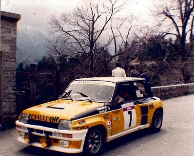 Jean Ragnotti - Jean-Marc Andrié
26º Tour de Corse - Rallye de France 1982. Renault 5 Turbo (50 VP 91). Clasificado 1º.
Renault Elf

Del 6 al 8 de Mayo, Ajaccio, Córcega, Francia.
Superficie: asfalto.

El Rally tenia un total de 1616.70 km de los que 1176.10 km divididos en 27 tramos eran especiales.

Se inscribieron 181 equipos, tomaron la salida 177, finalizaron 47.@
Palabras clave: Renault;Turbo;Corcega;1982;Corse