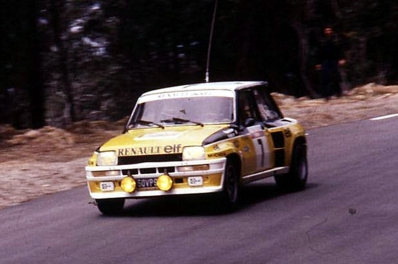 Jean Ragnotti - Jean-Marc Andrié
26º Tour de Corse - Rallye de France 1982. Renault 5 Turbo (50 VP 91). Clasificado 1º.
Renault Elf

Del 6 al 8 de Mayo, Ajaccio, Córcega, Francia.
Superficie: asfalto.

El Rally tenia un total de 1616.70 km de los que 1176.10 km divididos en 27 tramos eran especiales.

Se inscribieron 181 equipos, tomaron la salida 177, finalizaron 47.@
Palabras clave: Renault;Turbo;Corcega;1982;Corse