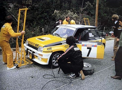 Asistencia en el 26º Tour de Corse - Rallye de Francia 1982 del Euipo Renault Elf
En el Renault 5 Turbo (50 VP 91) de Jean Ragnotti - Jean-Marc Andrié, clasificado 1º.

Del 6 al 8 de Mayo, Ajaccio, Córcega, Francia.
Superficie: asfalto.

El Rally tenia un total de 1616.70 km de los que 1176.10 km divididos en 27 tramos eran especiales.

Se inscribieron 181 equipos, tomaron la salida 177, finalizaron 47.@
Palabras clave: ;Renault;Turbo;Còrcega;1982;Asistencias;Grupo_B;Corse