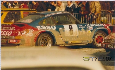 Jean-Luc Thérier - Michel Vial
50º Rallye Automobile de Monte-Carlo 1982. Porsche 911 SC (9262 SC 34). Clasificado 3º.
Esso

Del 16 al 22 de Enero, Monte Carlo.
Superficie: asfalto - nieve.

El Rally tenia un total de 4082.71 km de los que 747.81 km divididos en 32 tramos eran especiales, (2 de ellas fueron canceladas SS7 Trigance - Chateauvieux 1 de 28,53 Km y SS15 St Jean en Royans - La Chapelle en Vercors de 38,67 Km).

Se inscribieron 306 equipos, tomaron la salida 299, finalizaron 140.@
Palabras clave: Porsche;SC;Montecarlo;1982;Parque_Cerrado