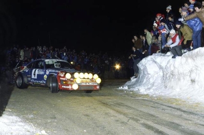 Guy Fréquelin - Jean-François Fauchille
50º Rallye Automobile de Monte-Carlo 1982. Porsche 911 SC (2501 SF 34). Clasificado 4º.
Esso

Del 16 al 22 de Enero, Monte Carlo.
Superficie: asfalto - nieve.

El Rally tenia un total de 4082.71 km de los que 747.81 km divididos en 32 tramos eran especiales, (2 de ellas fueron canceladas SS7 Trigance - Chateauvieux 1 de 28,53 Km y SS15 St Jean en Royans - La Chapelle en Vercors de 38,67 Km).

Se inscribieron 306 equipos, tomaron la salida 299, finalizaron 140.@
Palabras clave: Porsche;Montecarlo;1982