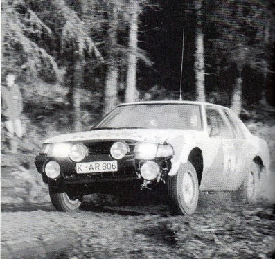 Bjorn Waldegard - Ragnar Spjuth
31º Lombard RAC Rally 1982. Toyota Celica 2000 GT (K-AR 606). Clasificado 7º.

Del 21 al 25 de Noviembre, York, Inglaterra.
Superficie: asfalto - tierra.

El Rally tenia un total de 2970 km de los que 716 km divididos en 69 tramos eran especiales, (una de ellas fue cancelada SS46 Yair de 8.53 Km).

Se inscribieron 161 equipos, tomaron la salida 146, finalizaron 63.@
Palabras clave: ;Toyota;Celica;Gran_Bretaña;RAC_Rally;1982;Inglaterra