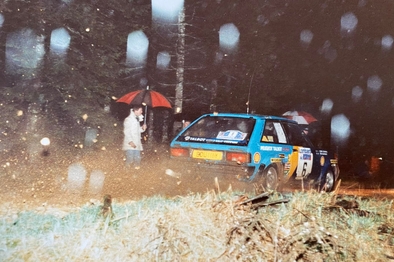 Stig Blomqvist - Bjorn Cederberg
31º Lombard RAC Rally 1982. Talbot Lotus Sunbeam (BDU 111Y). Clasificado 8º.

Del 21 al 25 de Noviembre, York, Inglaterra.
Superficie: asfalto - tierra.

El Rally tenia un total de 2970.00 km de los que 711.73 km divididos en 69 tramos eran especiales, (una de ellas fue cancelada SS46 Yair de 8.53 Km).

Se inscribieron 161 equipos, tomaron la salida 146, finalizaron 63.

© Ian Delve
@
Palabras clave: Stig_Blomqvist;Talbot;Sunbeam;Lotus;Gran_Bretaña;1982;RAC_Rally