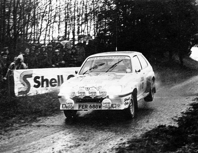 Terry Kaby - Mike Nicholson
31º Lombard RAC Rally 1982. Vauxhall Chevette 2300 HSR (FER 688W). Abandonó por motor en SS56 Grisedale 1 de 29.93 km.

Del 21 al 25 de Noviembre, York, Inglaterra.
Superficie: asfalto - tierra.

El Rally tenia un total de 2970.00 km de los que 711.73 km divididos en 69 tramos eran especiales, (una de ellas fue cancelada SS46 Yair de 8.53 Km).

Se inscribieron 161 equipos, tomaron la salida 146, finalizaron 63.@
Palabras clave: Terry_Kaby;Vauxhall;Chevette;Gran_Bretaña;RAC_Rally;1982