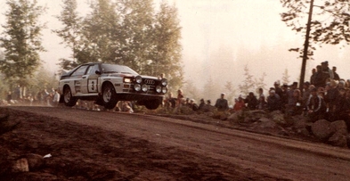 Stig Blomqvist - Bjorn Cederberg
33º 1000 Lakes Rally 1983. Audi Quattro A2 (IN-YA 34). Clasificado 2º.

Del 26 al 28 de Agosto, Jyväskylä, Finlandia.
Superficie: tierra.

El Rally tenia un total de 1461.00 km de los que 472.63 km divididos en 50 tramos, eran especiales.

Se inscribieron 180 equipos, tomaron la salida 174, finalizaron 71.@
Palabras clave: Stig_Blomqvist;Audi;Quattro;Finlandia;Grupo_B;1983;