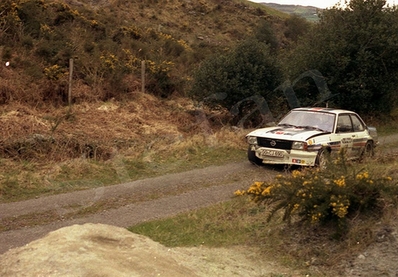 Jimmy McRae - Ian Grindrod
44º Rothmans Circuit of Ireland Rally 1983. Opel Ascona 400 (GG-CJ 690). Clasificado 3º.
Rothmans Opel Rally Team

Del 1 al 5 de Abril, Belfast, Irlanda del Norte.

El Rally tenia un total de 864.82 Km cronometrados divididos en 5 etapas y 54 tramos eran especiales (2 de ellos fueron cancelados SS34 Glen Ellen de 13.26 km y SS41 Ballybuck de 17.28km).

Tomaron la salida 105 equipos, finalizaron 34.@
Palabras clave: Opel;Ascona;Grupo_B;Circuit_Ireland;Irlanda;1983