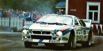Markku Alén - Ilkka Kivimäki
33º 1000 Lakes Rally 1983. Lancia Rally 037 (TO-X98907). Clasificado 3º.

Del 26 al 28 de Agosto, Jyväskylä, Finlandia.
Superficie: tierra.

El Rally tenia un total de 1461.00 km de los que 472.63 km divididos en 50 tramos, eran especiales.

Se inscribieron 180 equipos, tomaron la salida 174, finalizaron 71.@
Palabras clave: Markku_Alen;Lancia;Finlandia;1983;Grupo_B