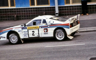 Markku Alén - Ilkka Kivimäki
33º 1000 Lakes Rally 1983. Lancia Rally 037 (TO-X98907). Clasificado 3º.

Del 26 al 28 de Agosto, Jyväskylä, Finlandia.
Superficie: tierra.

El Rally tenia un total de 1461.00 km de los que 472.63 km divididos en 50 tramos, eran especiales.

Se inscribieron 180 equipos, tomaron la salida 174, finalizaron 71.@
Palabras clave: Markku_Alen;Lancia;Finlandia;1983;Grupo_B