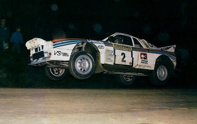 Markku Alén - Ilkka Kivimaki
33º 1000 Lakes Rally 1983. Lancia Rally 037 (TO-X98907). Clasificado 3º.

Del 26 al 28 de Agosto, Jyväskylä, Finlandia.
Superficie: tierra.

El Rally tenia un total de 1461.00 km de los que 472.63 km divididos en 50 tramos, eran especiales.

Se inscribieron 180 equipos, tomaron la salida 174, finalizaron 71.@
Palabras clave: Markku_Alen;Lancia;Rally;Finlandia;Grupo_B;1983;