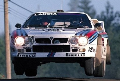 Markku Alén - Ilkka Kivimaki
33º 1000 Lakes Rally 1983. Lancia Rally 037 (TO-X98907). Clasificado 3º.

Del 26 al 28 de Agosto, Jyväskylä, Finlandia.
Superficie: tierra.

El Rally tenia un total de 1461.00 km de los que 472.63 km divididos en 50 tramos, eran especiales.

Se inscribieron 180 equipos, tomaron la salida 174, finalizaron 71.@
Palabras clave: Markku_Alen;Rally;Lancia;Finlandia;1983;Grupo_B;