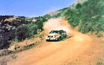 Stig Blomqvist - Björn Cederberg
30º Rothmans Acropolis Rally 1983. Audi Quattro A2 (IN-NN 17). Clasificado 3º.

Del 30 de Mayo al 2 de Junio, Atenas, Grecia.
Superficie: tierra.

El Rally tenia un total de 2264 km de los que 843.30 km divididos en 45 tramos eran especiales, (uno de ellos fue cancelado SS22 Tsouka de 6.57 km).

Tomaron la salida 120 equipos, finalizaron 36.@
Palabras clave: Stig_Blomqvist;Audi;Quattro;Grupo_B;Grecia;1983;Acropolis